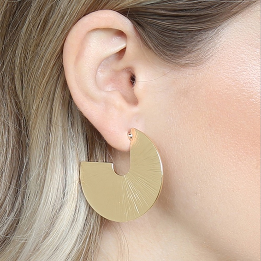 Riah Fashion Gold 3/4 Metal Disc Post Earrings